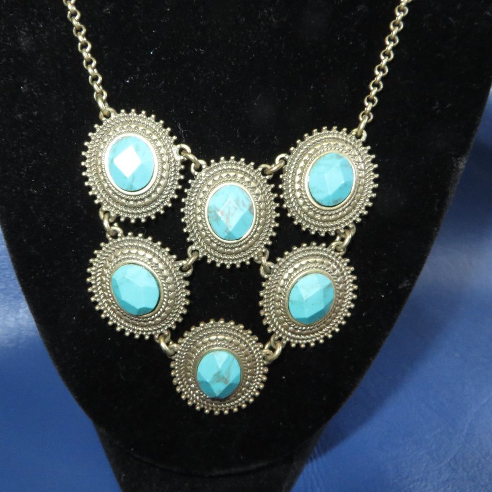 Blue stone and metal textured back necklace